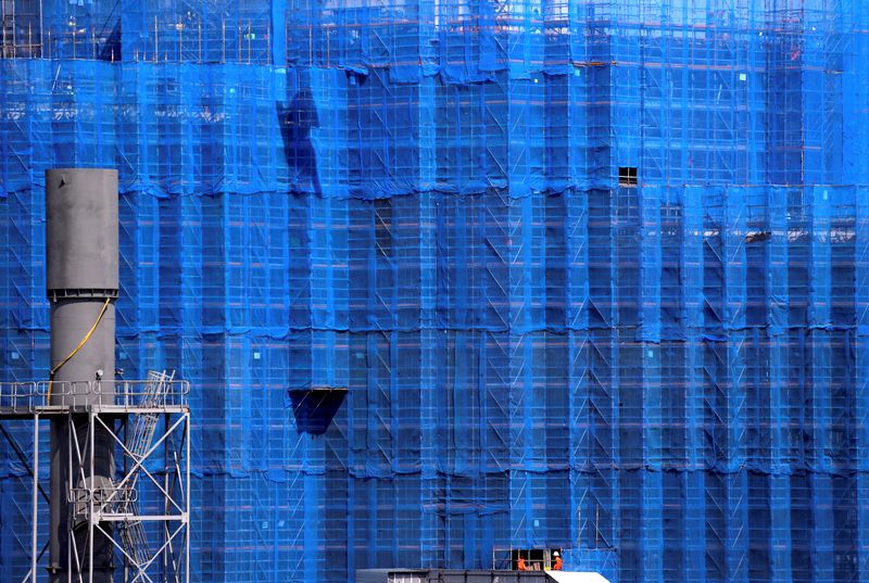 &copy; Reuters. FILE PHOTO: Construction workers go about their day near scaffolding at a construction site in central Sydney