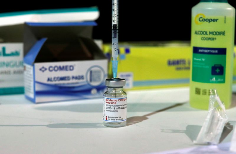 © Reuters. 武田薬、国内でモデルナのコロナワクチン臨床試験を開始