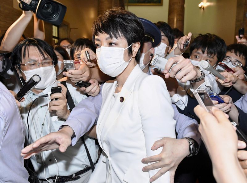 &copy; Reuters. FILE PHOTO: Japan&apos;s upper house lawmaker Anri Kawai is surrounded by reporters after plenary session in Tokyo