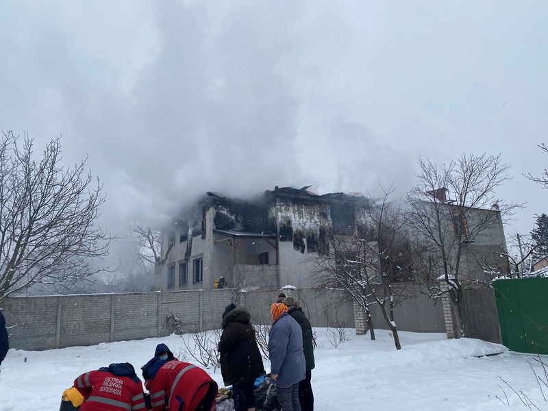 © Reuters. Medics work at the scene of the accident following a fire in nursing home in Kharkiv