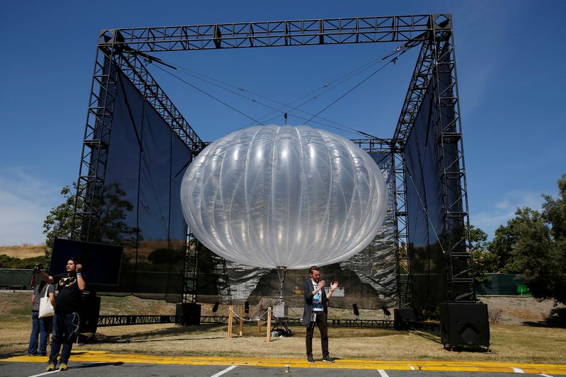© Reuters. A Google Project Loon internet balloon is seen at the Google I/O 2016 developers conference in Mountain View