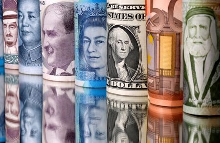 Dollar's bounce fades as risk appetite rises By Reuters