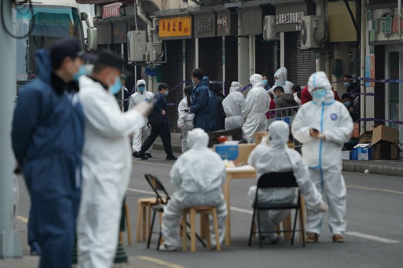 &copy; Reuters. 中国のコロナ新規感染やや減少、北京・上海で大規模検査