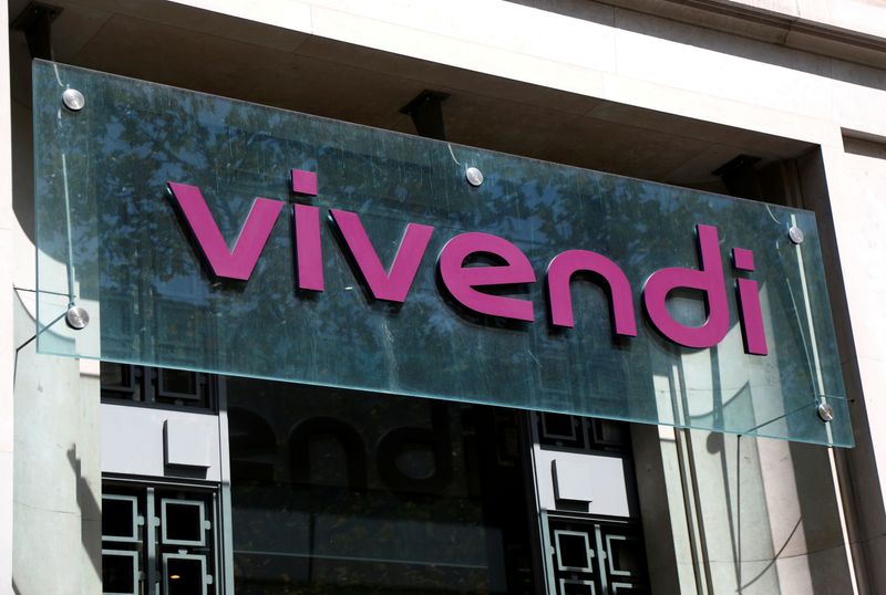 &copy; Reuters. FOTO DE ARCHIVO: Logotipo del gigante mediático francés Vivendi en la entrada principal de la sede del conglomerado de entretenimiento y telecomunicaciones en París