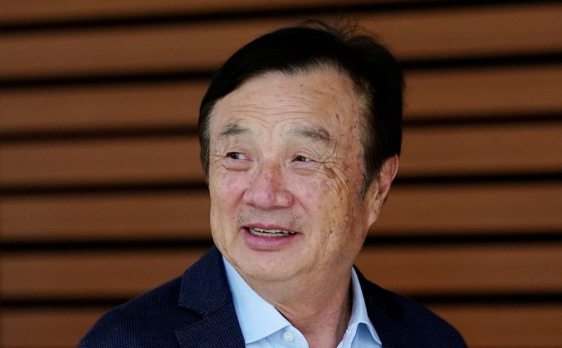 &copy; Reuters. Huawei founder Ren Zhengfei attends a panel discussion at the company headquarters in Shenzhen