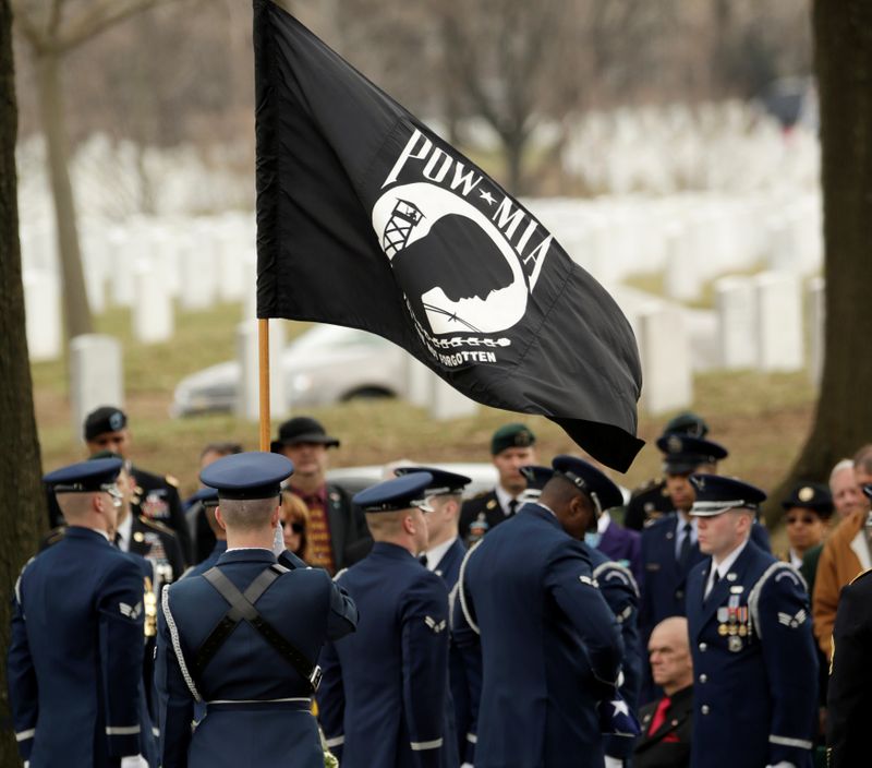 © Reuters. FILE PHOTO: POW MIA flag flies at graveside during full honors burial service for Vietnam era airmen and soldier takes place at Arlington National Cemetery in Virginia