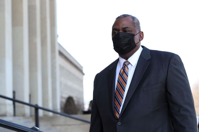 © Reuters. Newly confirmed U.S. Defense Secretary Lloyd Austin arrives at the Pentagon in Arlington, Virginia