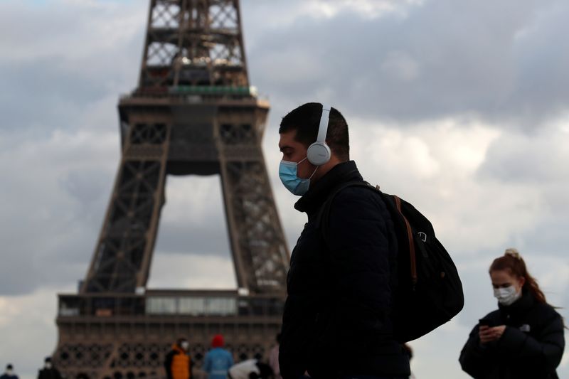 &copy; Reuters. Coronavirus: 323 nouveaux décès dans les hôpitaux français, selon Geodes