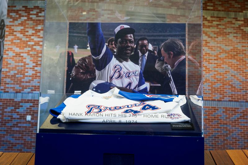 © Reuters. MLB: Hank Aaron Tribute