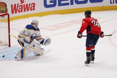 Stars finally start season, wallop Predators By Reuters