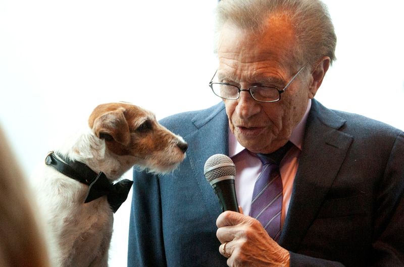 &copy; Reuters. FILE PHOTO: Uggie, the dog from the film &quot;The Artist&quot;, is interviewed by Larry King before the start of the Friars Club Roast of Betty White in New York