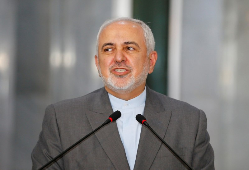 © Reuters. ظريف يبدي استعداد إيران للتعاون مع أمريكا بشأن النفط وأمن الخليج