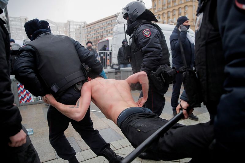 © Reuters. روسيا تعتقل 2131 شخصا في احتجاجات مؤيدة للمعارض نافالني