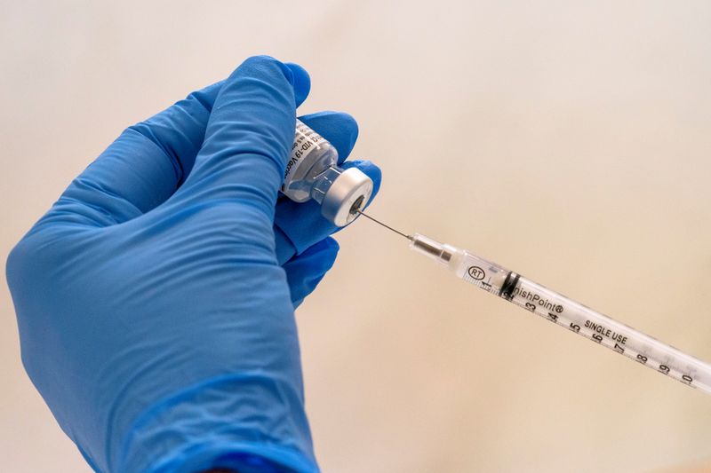 &copy; Reuters. CDC dos EUA diz que 41,4 milhões de doses de vacina contra Covid-19 foram distribuídas