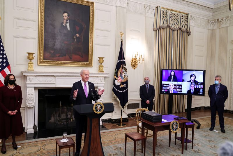 © Reuters. U.S. President Biden holds coronavirus response event at the White House in Washington