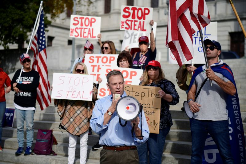 &copy; Reuters. Supporters of U.S. President Donald Trump protest in front of the Pennsylvania Commonwealth capitol building in Harrisburg