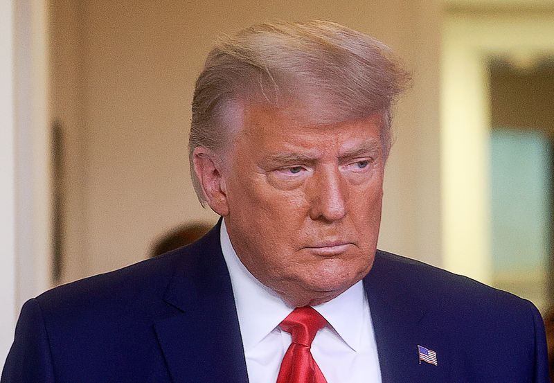 © Reuters. U.S. President Trump speaks to reporters about stock market gains at the White House in Washington