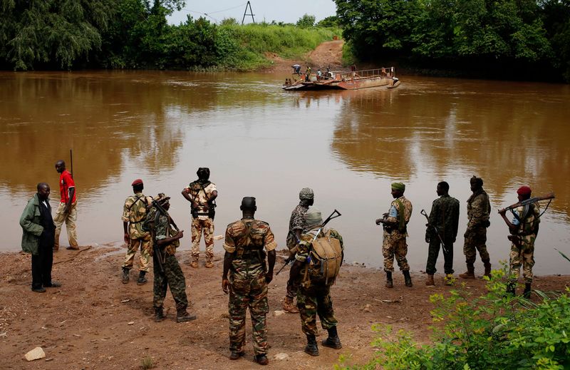 &copy; Reuters. Seleka fighters gathre before crossing a river near town of Kuango