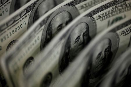 Dollar firm as economic, pandemic gloom damp risk appetite By Reuters