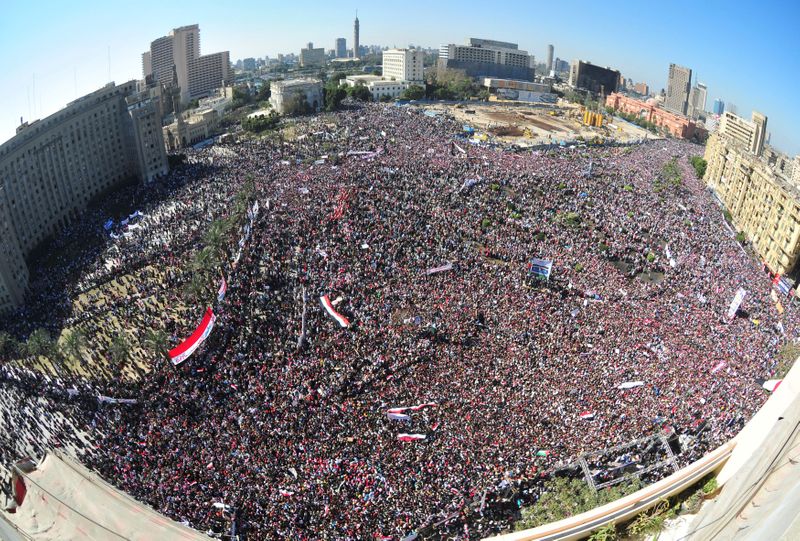 &copy; Reuters. FILE PHOTO: Egyptian pro-democracy supporters gather in Tahrir Square in Cairo
