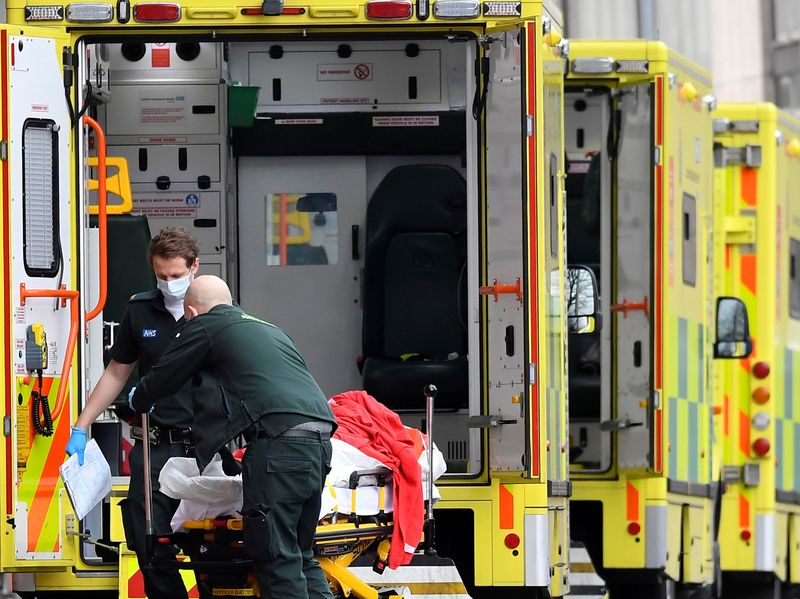 &copy; Reuters. FILE PHOTO: Medical workers bring a patient out of an ambulance, amid the spread of the coronavirus disease (COVID-19) pandemic, outside Royal London Hospital, in London
