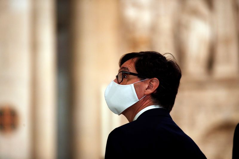 &copy; Reuters. FOTO DE ARCHIVO: El ministro de Sanidad español Salvador Illa en el Monasterio de Santa María de Poblet