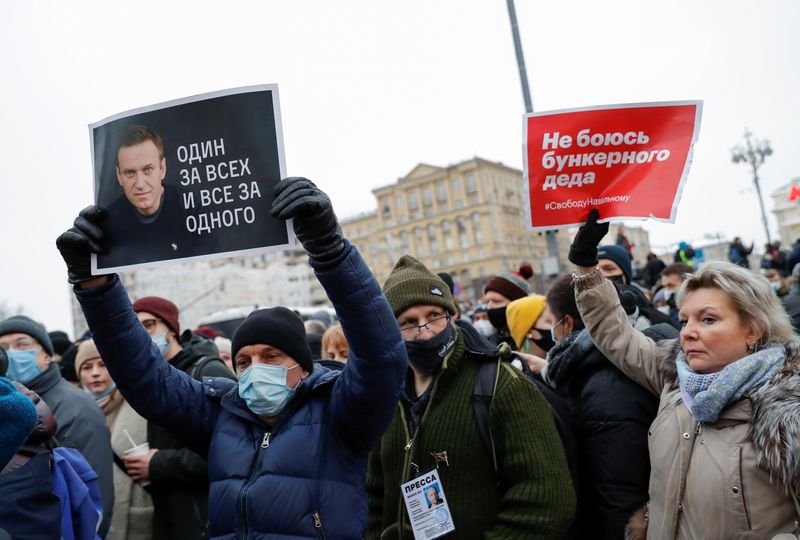 &copy; Reuters. Navalny supporters protest his arrest