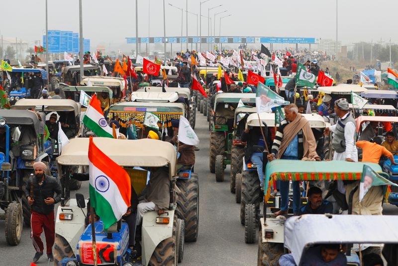 &copy; Reuters. Rally to protest against the newly passed farm bills, on a highway on the outskirts of New Delhi