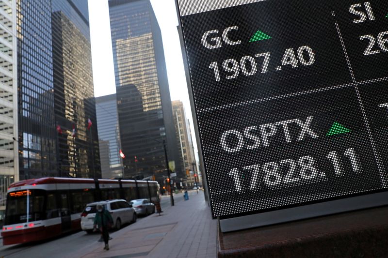 &copy; Reuters. Toronto Stock Exchange&apos;s S&amp;P/TSX composite index rises to a record high