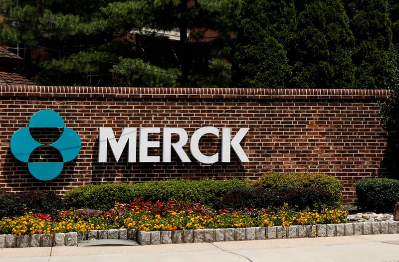 &copy; Reuters. Il logo Merck all&apos;ingresso del campus Merck &amp; Co a Linden, New Jersey