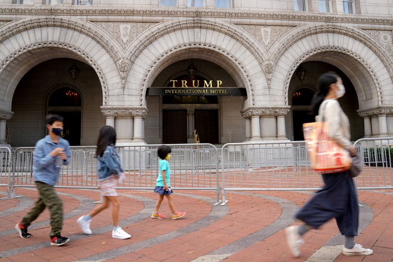 © Reuters. FILE PHOTO: The Trump International Hotel is seen in Washington