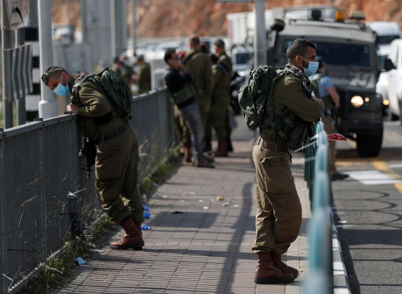 © Reuters. القوات الإسرائيلية تقتل فلسطينيا في الضفة للاشتباه بأنه مهاجم
