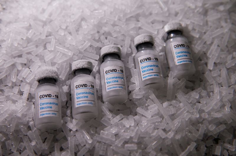 © Reuters. FILE PHOTO: Vials labelled 