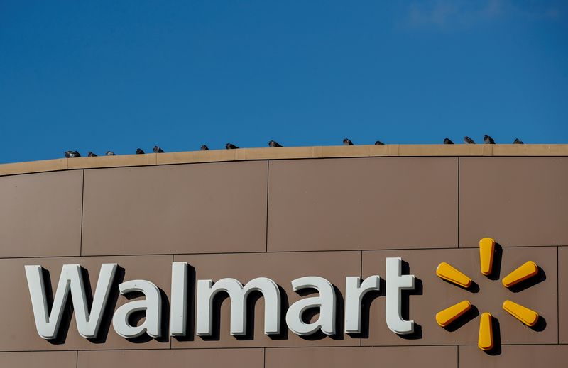 © Reuters. FILE PHOTO: Walmart's logo is seen outside one of the stores in Chicago
