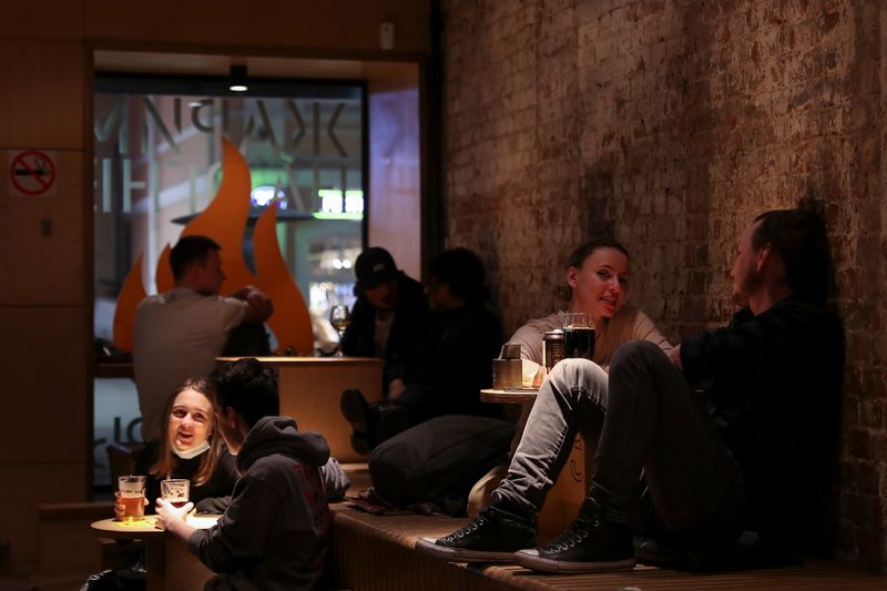 &copy; Reuters. Customers sit at tables in Parka Bar in Moscow