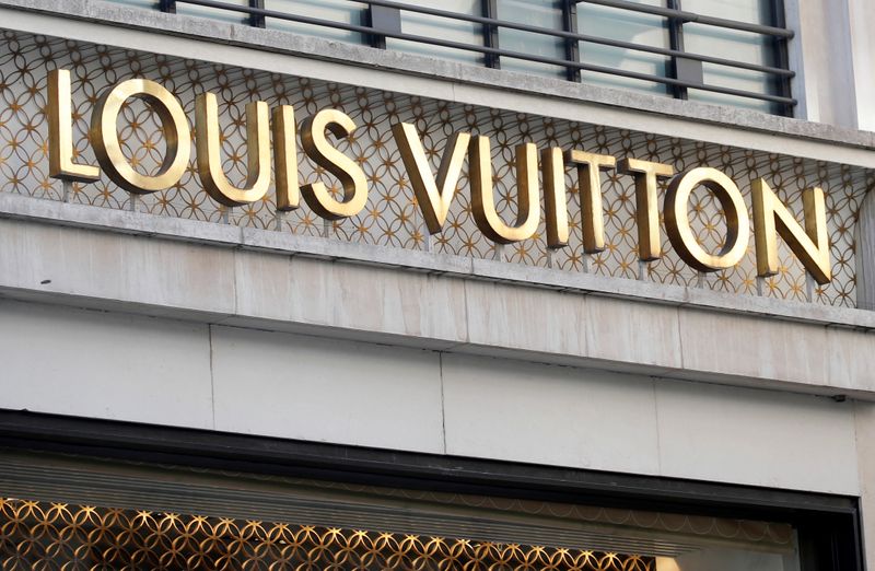 &copy; Reuters. Louis Vuitton logo outside a store in Paris