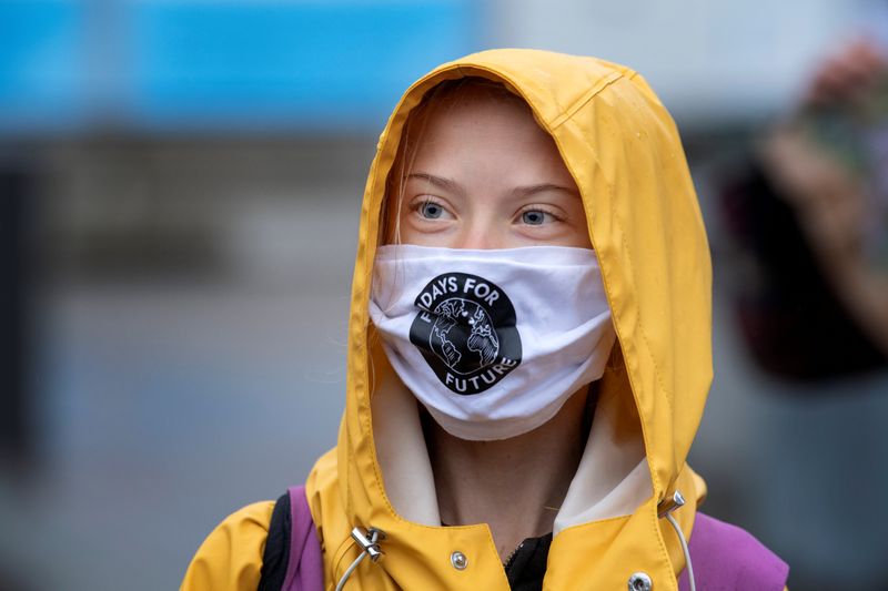 © Reuters. FOTO DE ARCHIVO. La activista climática sueca Greta Thunberg asiste a una protesta de Fridays For Future frente al parlamento sueco (Riksdagen), en Estocolmo, Suecia