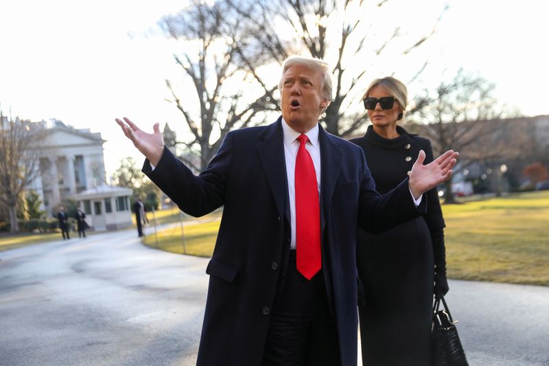 &copy; Reuters. FILE PHOTO: U.S. President Trump departs the White House