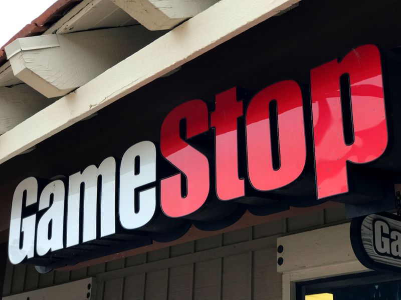 © Reuters. FILE PHOTO: A GameStop Inc. store is shown in Encinitas, California