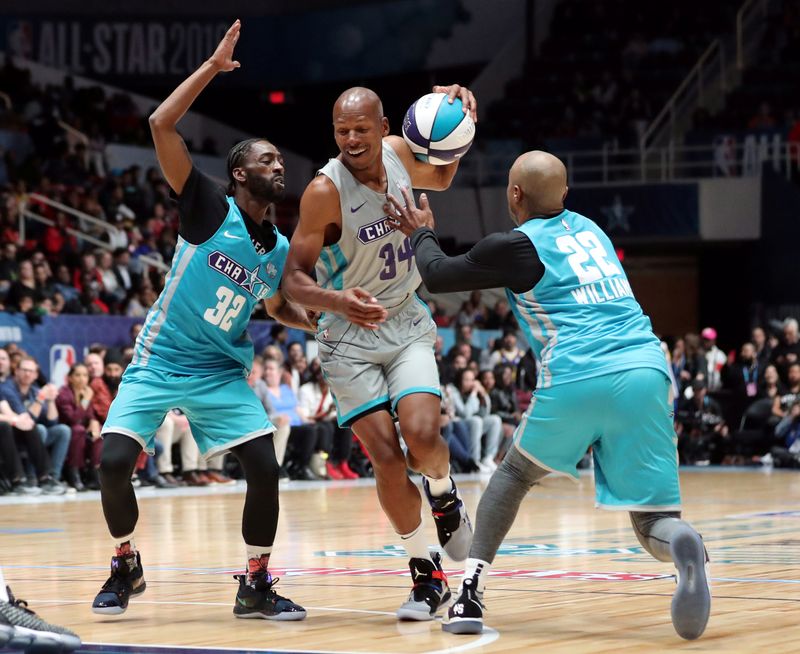 © Reuters. FILE PHOTO: NBA: All-Star Celebrity Game