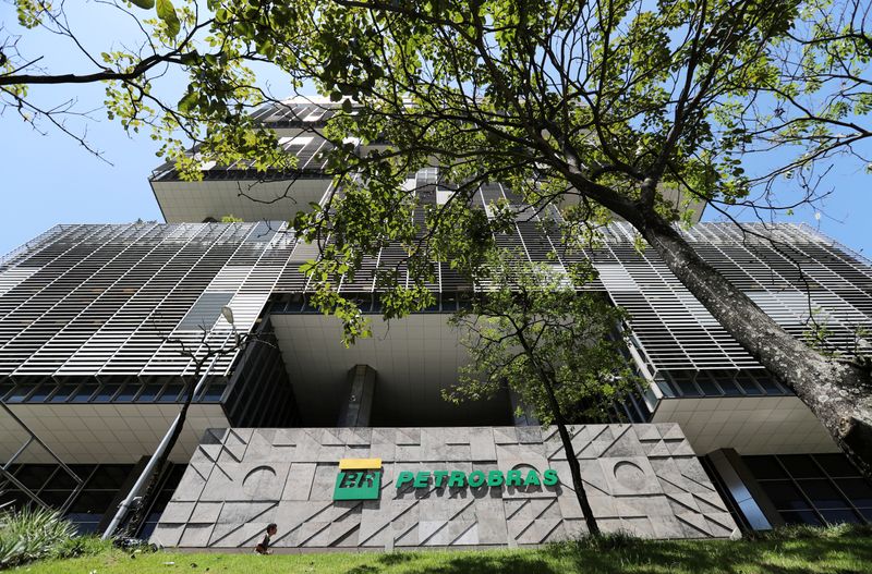 &copy; Reuters. Ibovespa ensaia melhora e encosta em 118 mil pontos com Petrobras