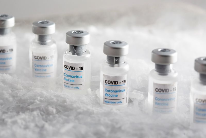 © Reuters. ファイザー・モデルナ製ワクチン、米政府が競合へ製造要請検討