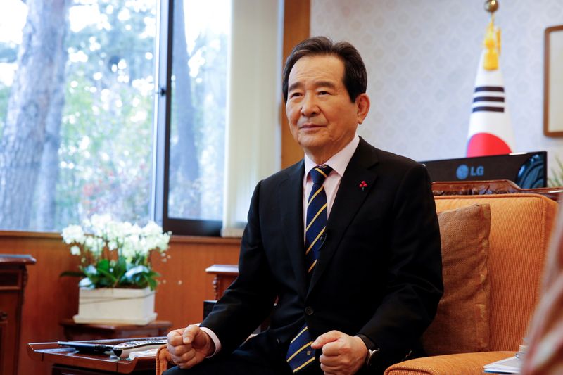 © Reuters. South Korea's Prime Minister Chung Sye-kyun reacts during an interview with Reuters in Seoul