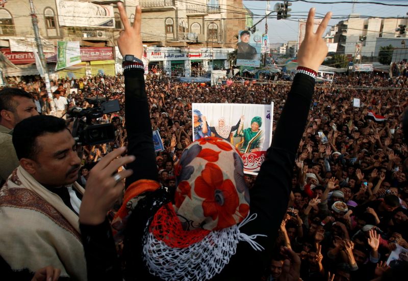 &copy; Reuters. الجوع والحرب يشتتان وحدة عاشها اليمن في انتفاضة الربيع العربي