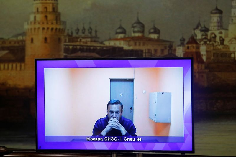 &copy; Reuters. Russian opposition leader Alexei Navalny is seen on a screen via a video link during a court hearing to consider an appeal on his arrest, outside Moscow