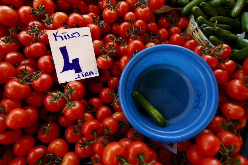 &copy; Reuters. A card showing the price of tomatoes is seen at a bazaar in Istanbul