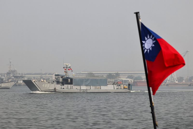 © Reuters. Navy drill ahead of the Lunar New Year in Kaohsiung