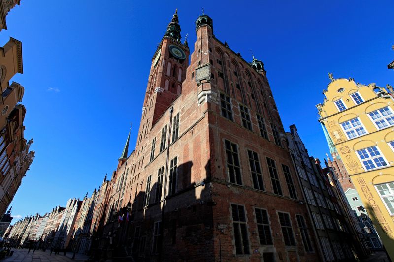 &copy; Reuters. POLOGNE: LES CONTAMINATIONS AU COVID-19 SE STABILISENT, LES CENTRES COMMERCIAUX VONT ROUVRIR