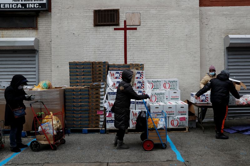 &copy; Reuters. People wait in line for donations outside a food distribution facility in the Harlem section of the Manhattan borough of New York