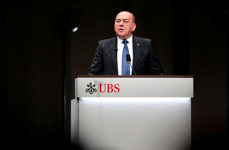 &copy; Reuters. Chairman Weber of Swiss bank UBS addresses the annual shareholder meeting in Basel